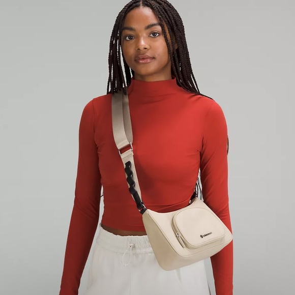 Lululemon Crossbody with Nano Pouch 2L Trench New with Tags Tan Sand Neutral - Picture 3 of 16